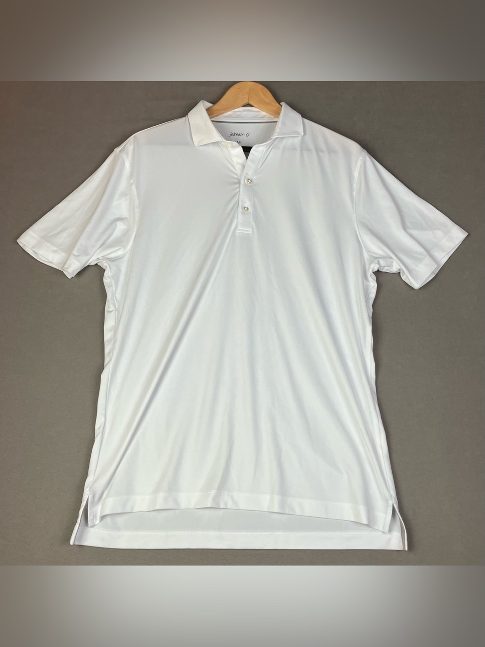 Johnnie O Men’s Size M Performance Golf Polo Plain White Short Sleeve UPF 50. In